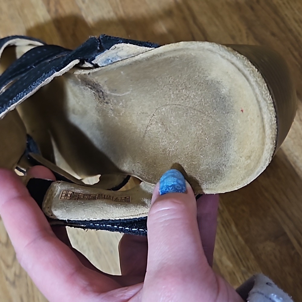 Vionic Adjustable Sandals 9 - Picture 10 of 12